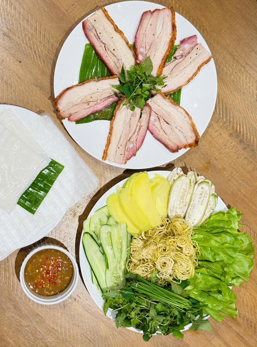Bánh Ướt Cuốn Heo Quay