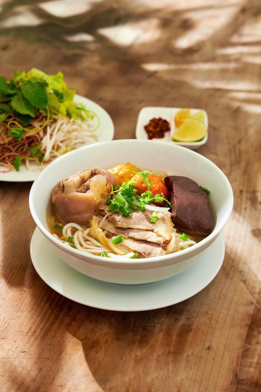 Bún Bò Đầy Đủ No Nê